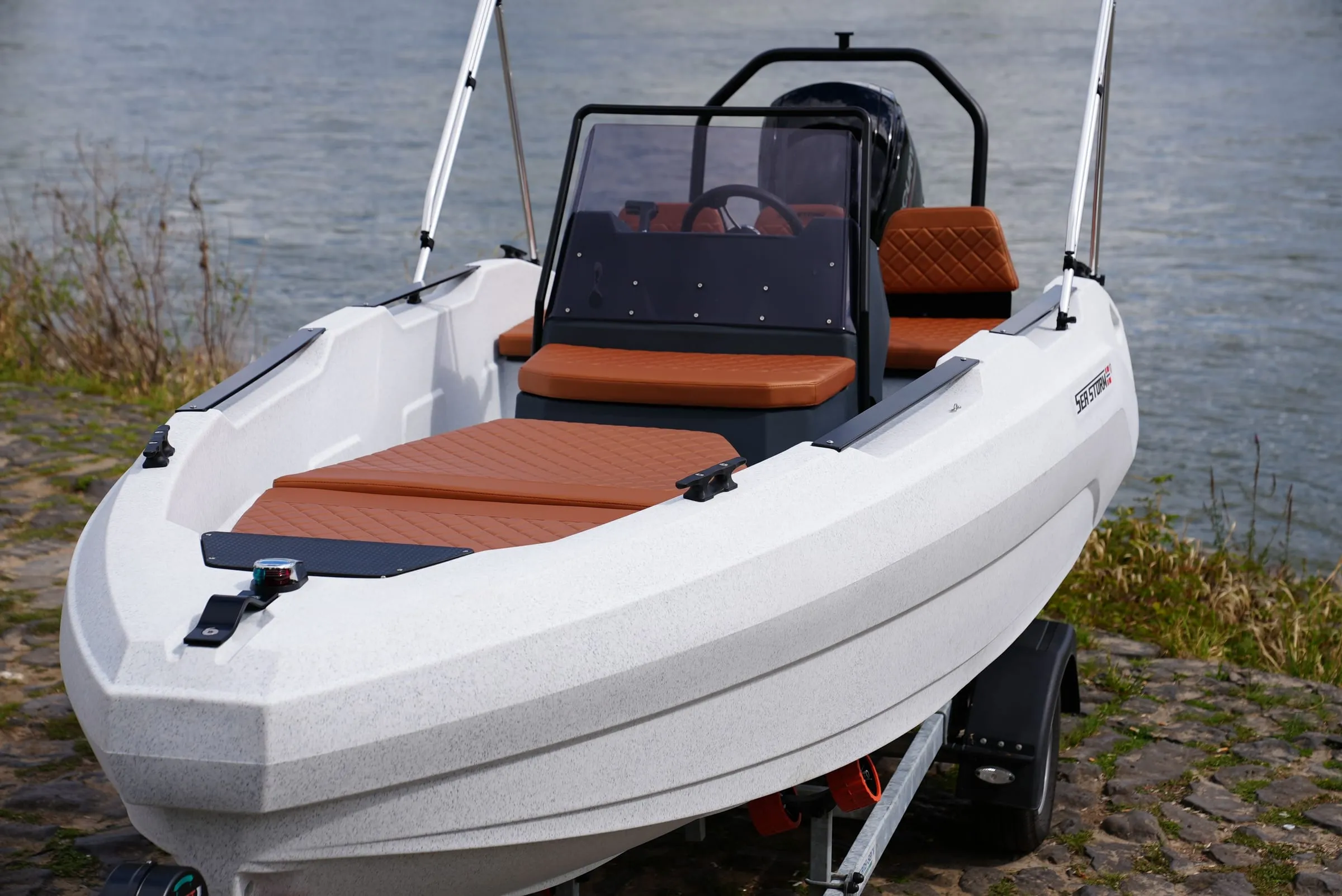 Bow of a double-wall SeaStorm 17 HDPE motorboat