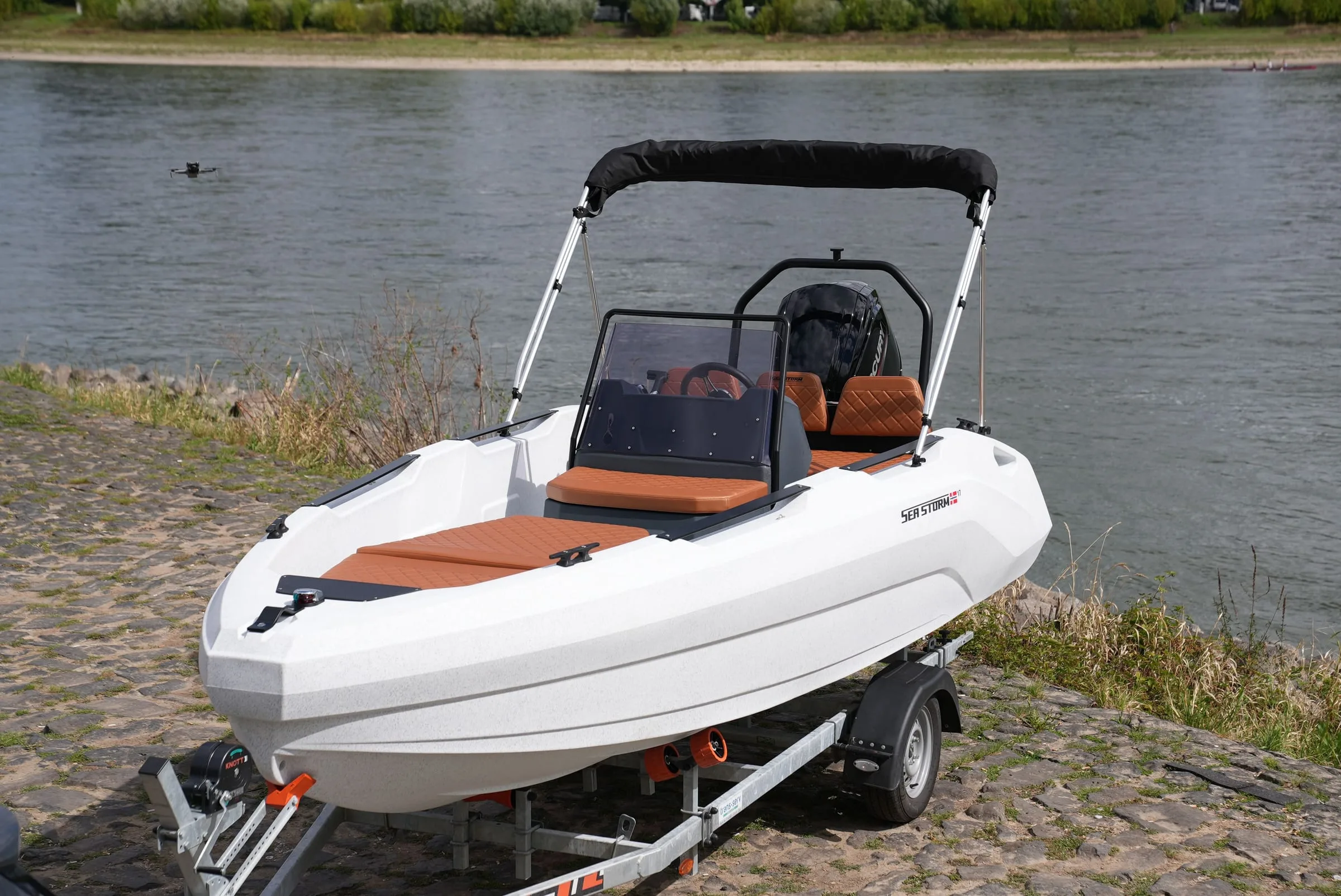 SeaStorm 17 in side profile with cognac upholstery